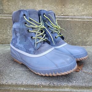 Sorel duck boots size 4